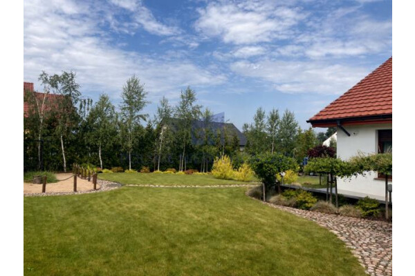 trzebnicki, Wisznia Mała, Strzesz&oacute;w, Osiedlowa, 5 sypialni | ogr&oacute;d 1499 m&sup2; | Strzesz&oacute;w